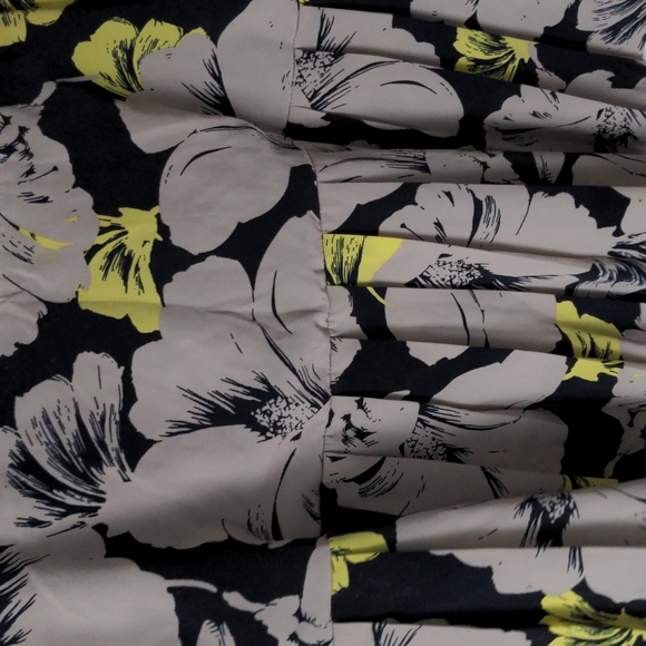 Banana Republic Pleated Floral Skirt - Picture 3 of 4